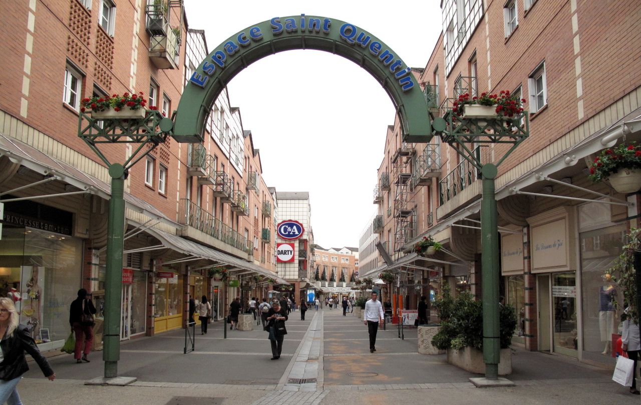 NOUS TROUVER : Centre commercial de Saint-Quentin-en-Yvelines  Espace Saint Quentin - Place des Pyramides - 5 place Colbert 78180 Montigny-le-Bretonneux